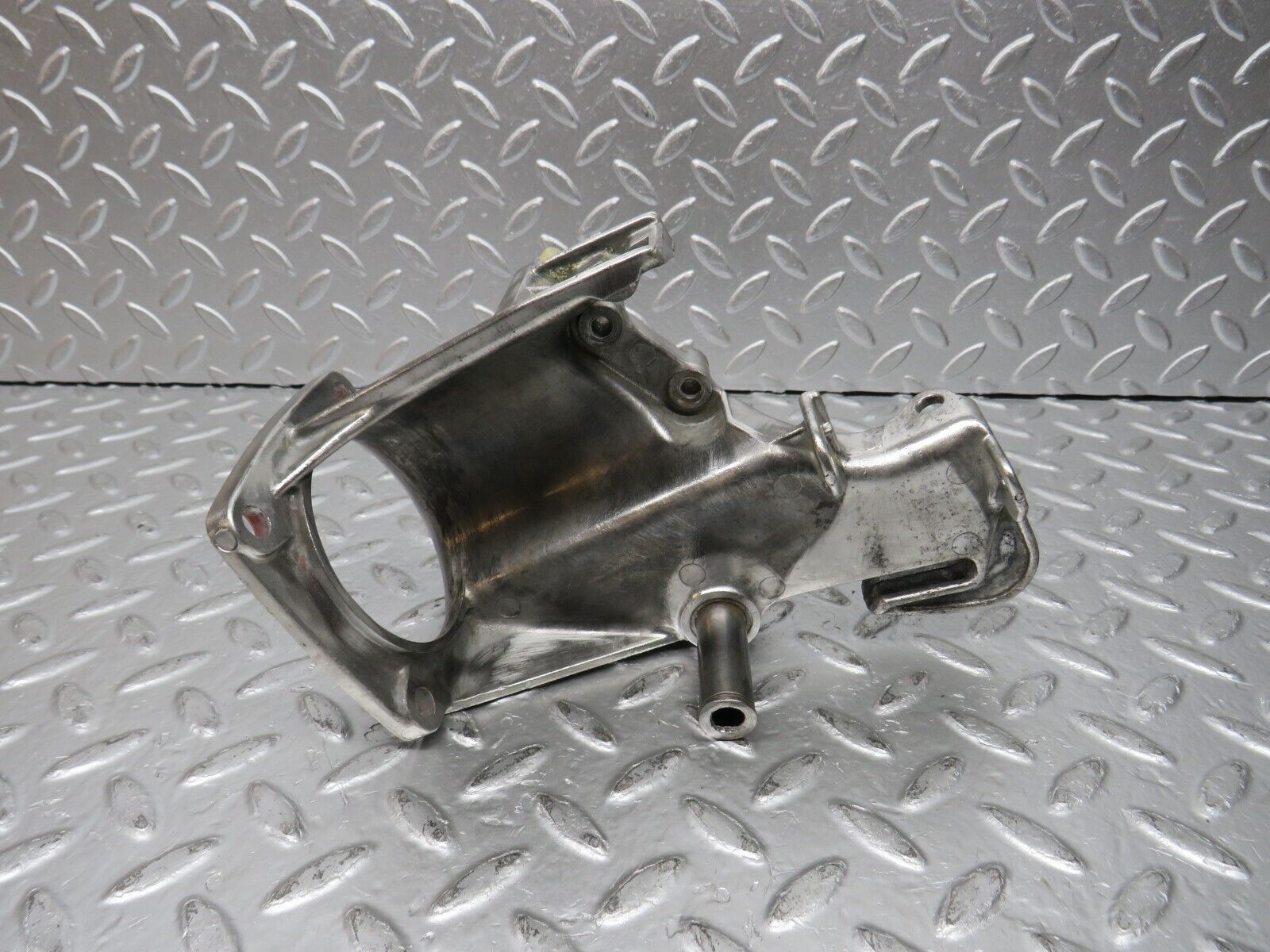 31127 Mercedes-Benz W123 200D Brake Pedal Bracket 1232940501