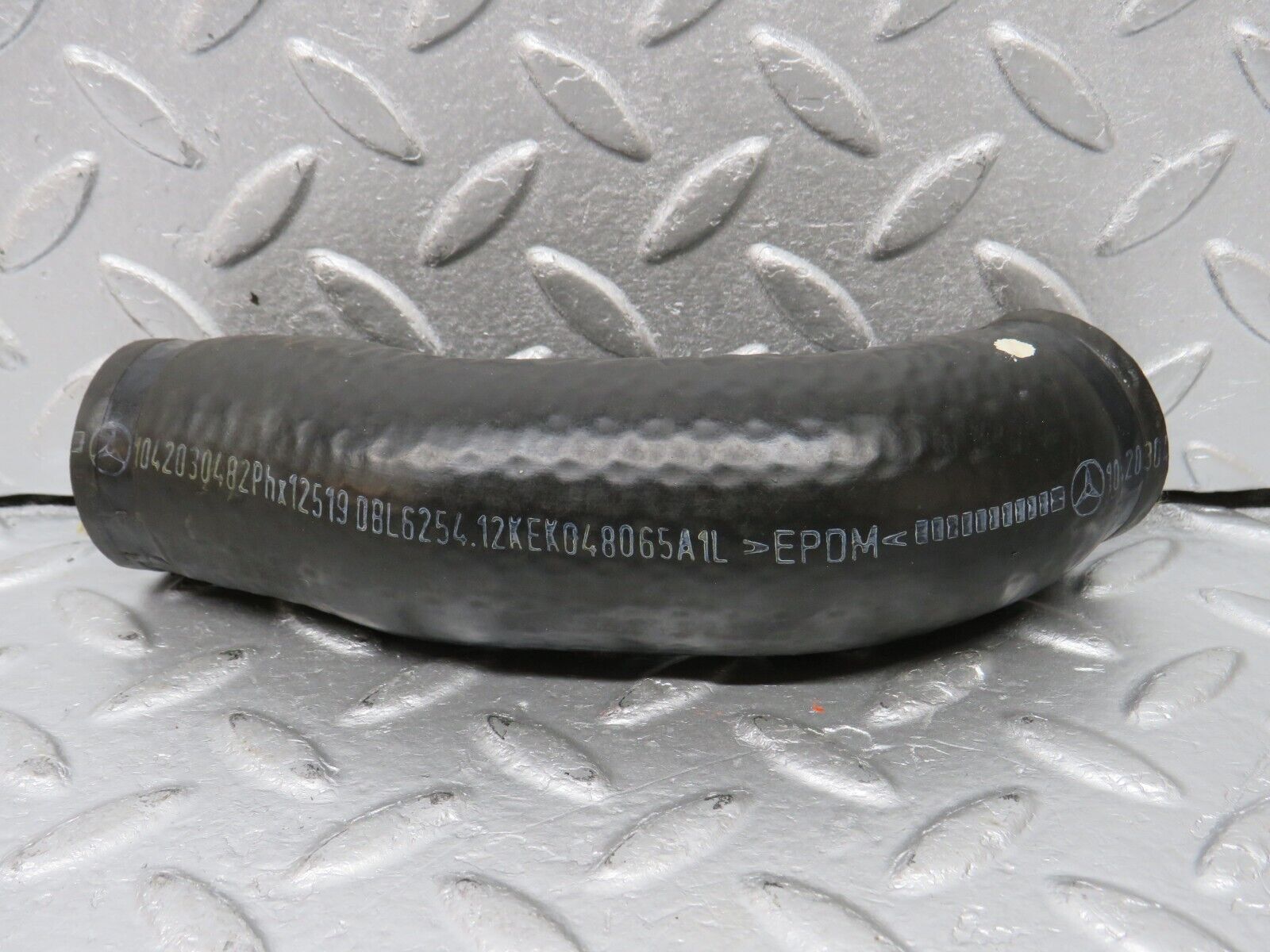 39620 Mercedes-Benz R129 320SL Coupe Radiator Hose Pipe 1042030482