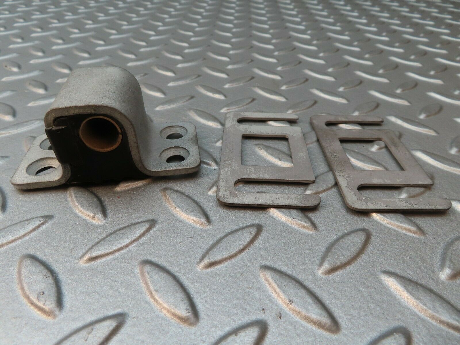 4220 Mercedes-Benz V123 240D LWB Door Lock Latch Left Side