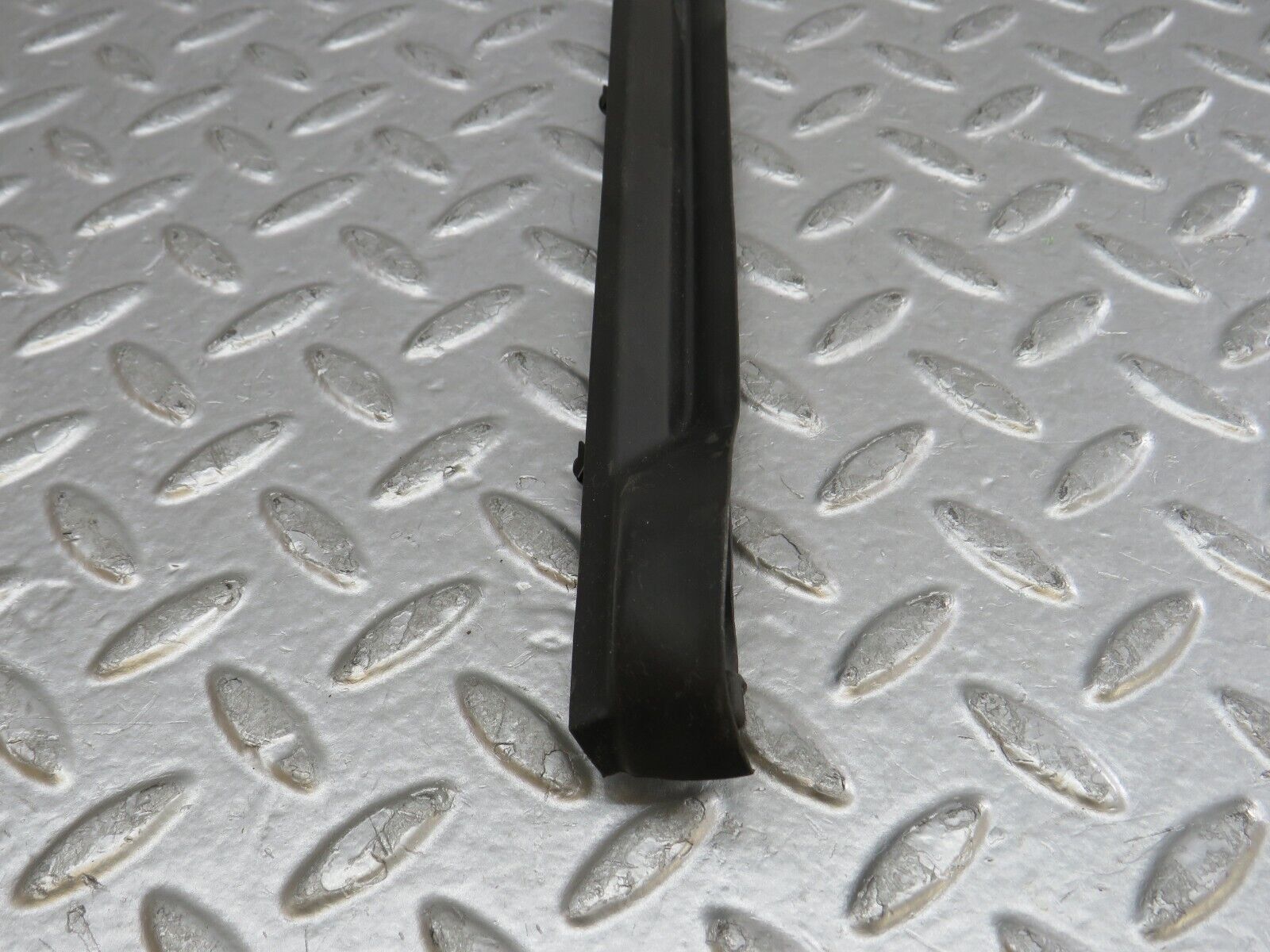 35258 Mercedes-Benz W221 Rear Right Door Lower Seal Trim 2216900462