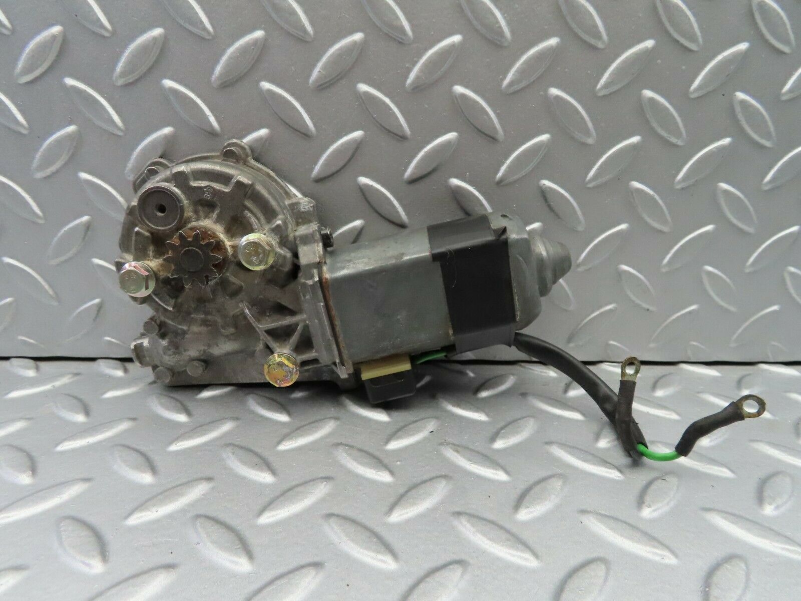 6621 Mercedes-Benz S124 E220 Wagon Front Left Window Regulator Motor