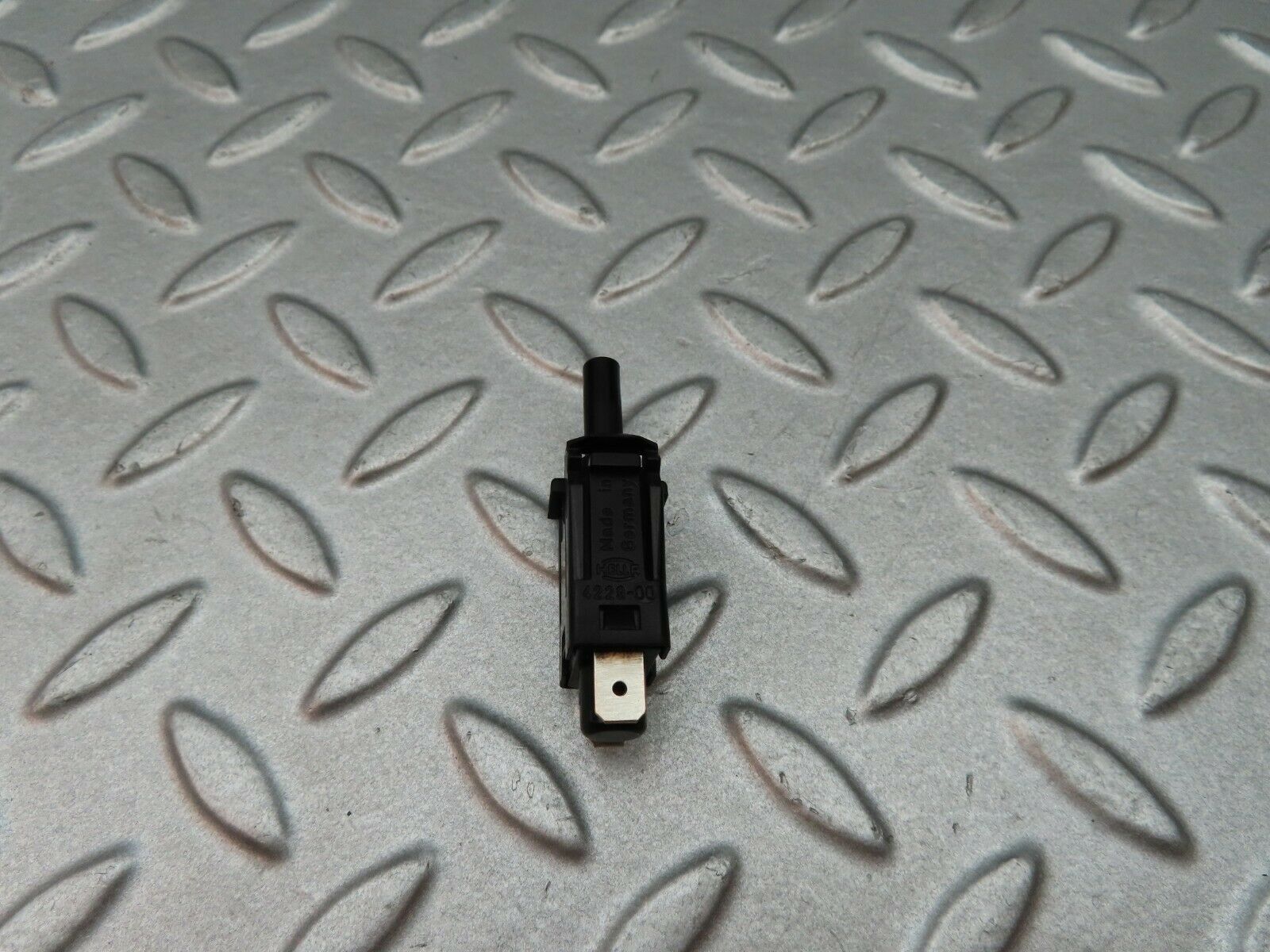 5764 Mercedes-Benz W123 200 Door Contact Switch 0015458714