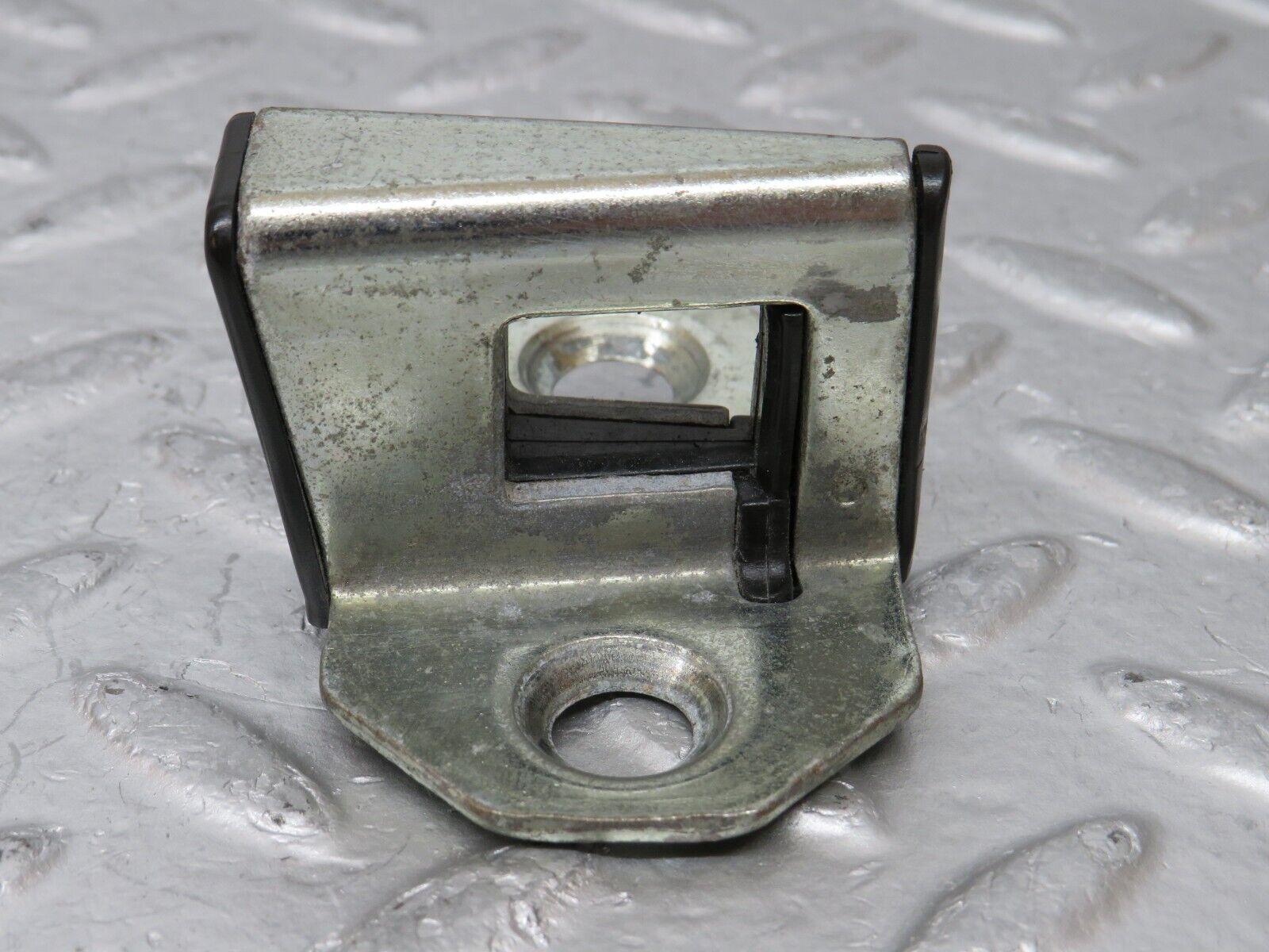 34890 Mercedes-Benz W210 320E Door Lock Latch