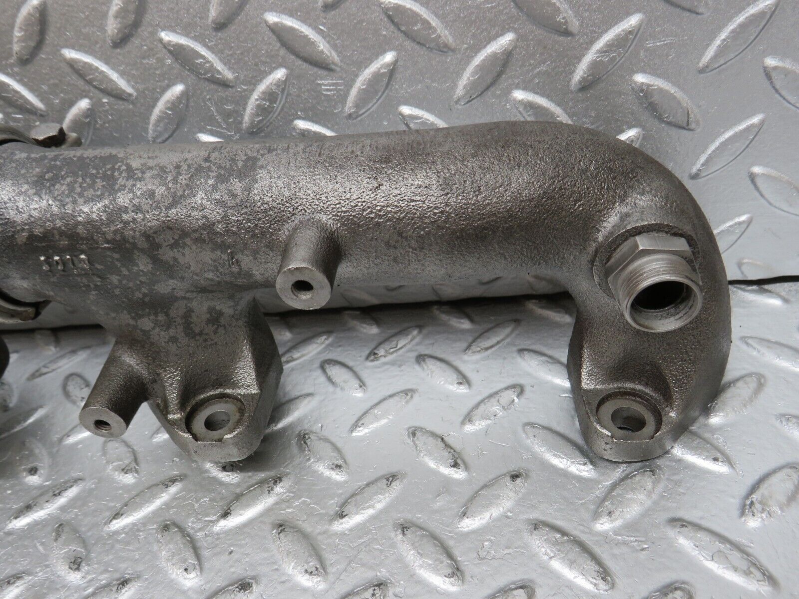 33119 Mercedes-Benz W126 380 V8 Exhaust Manifold Left 1161422302 1161422902