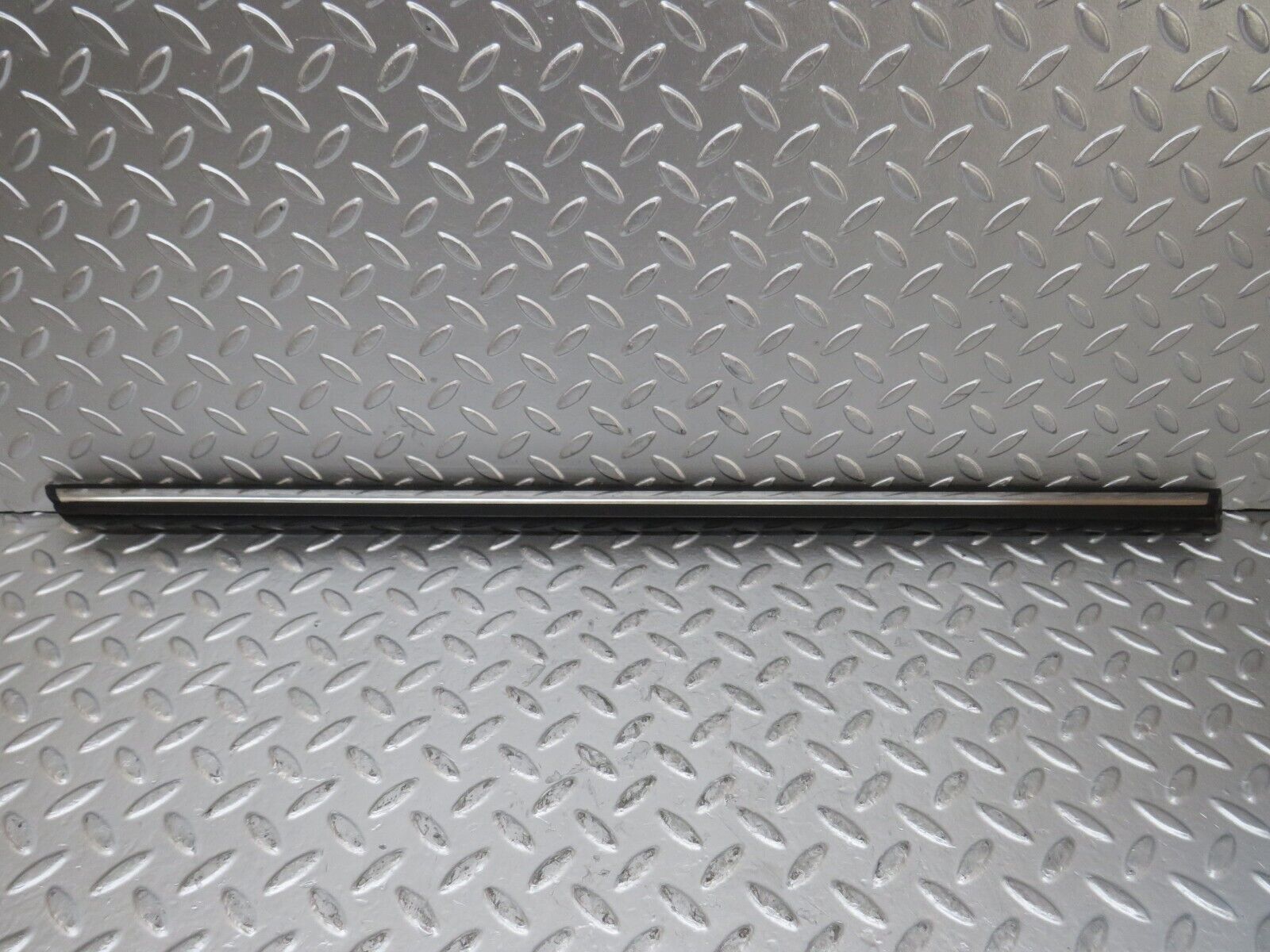 26078 Mercedes-Benz W116 450SE Rear Right Door Centre Moulding Trim