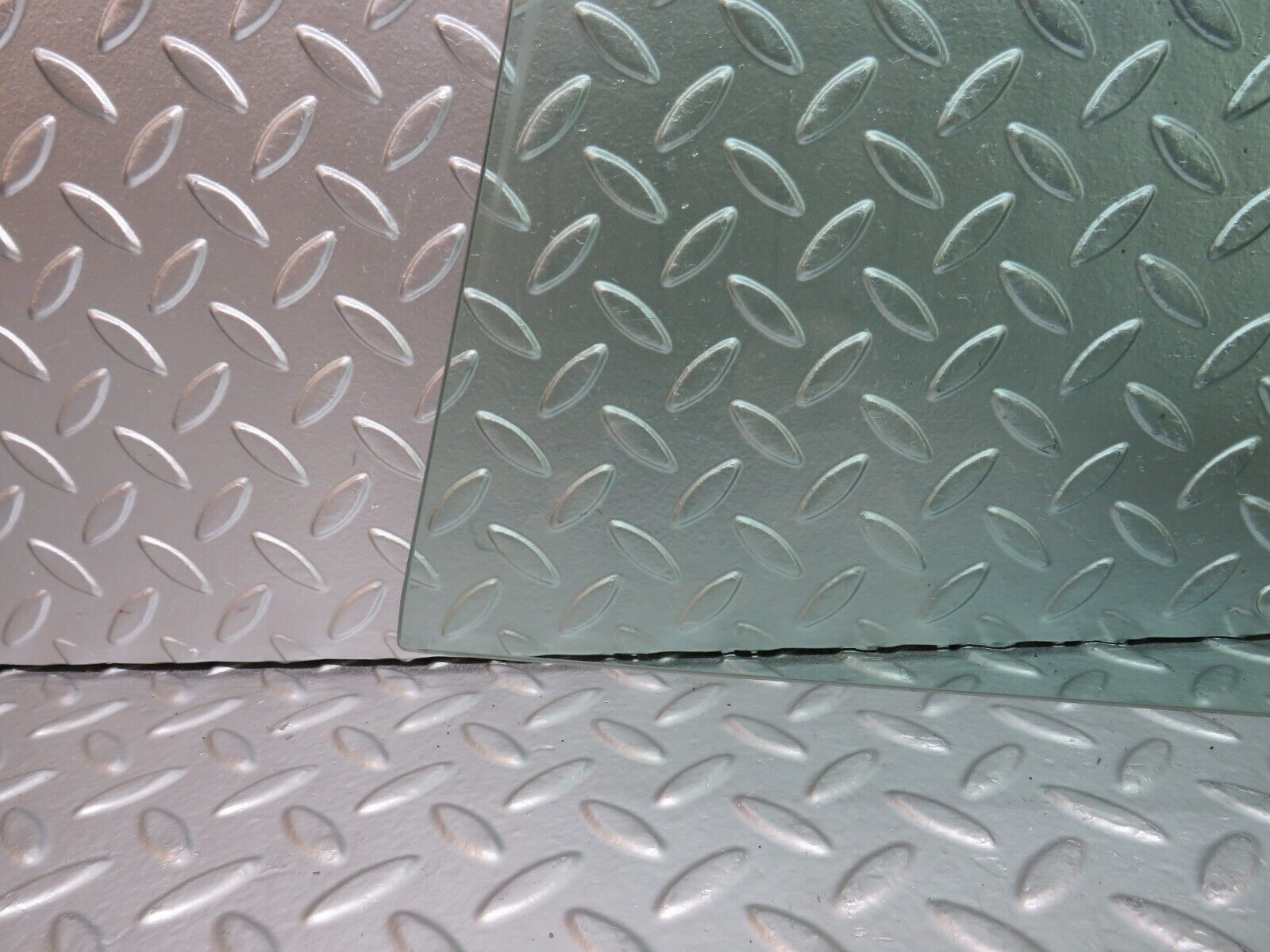 25147 Mercedes-Benz W201 190D Front Right Door Window Glass