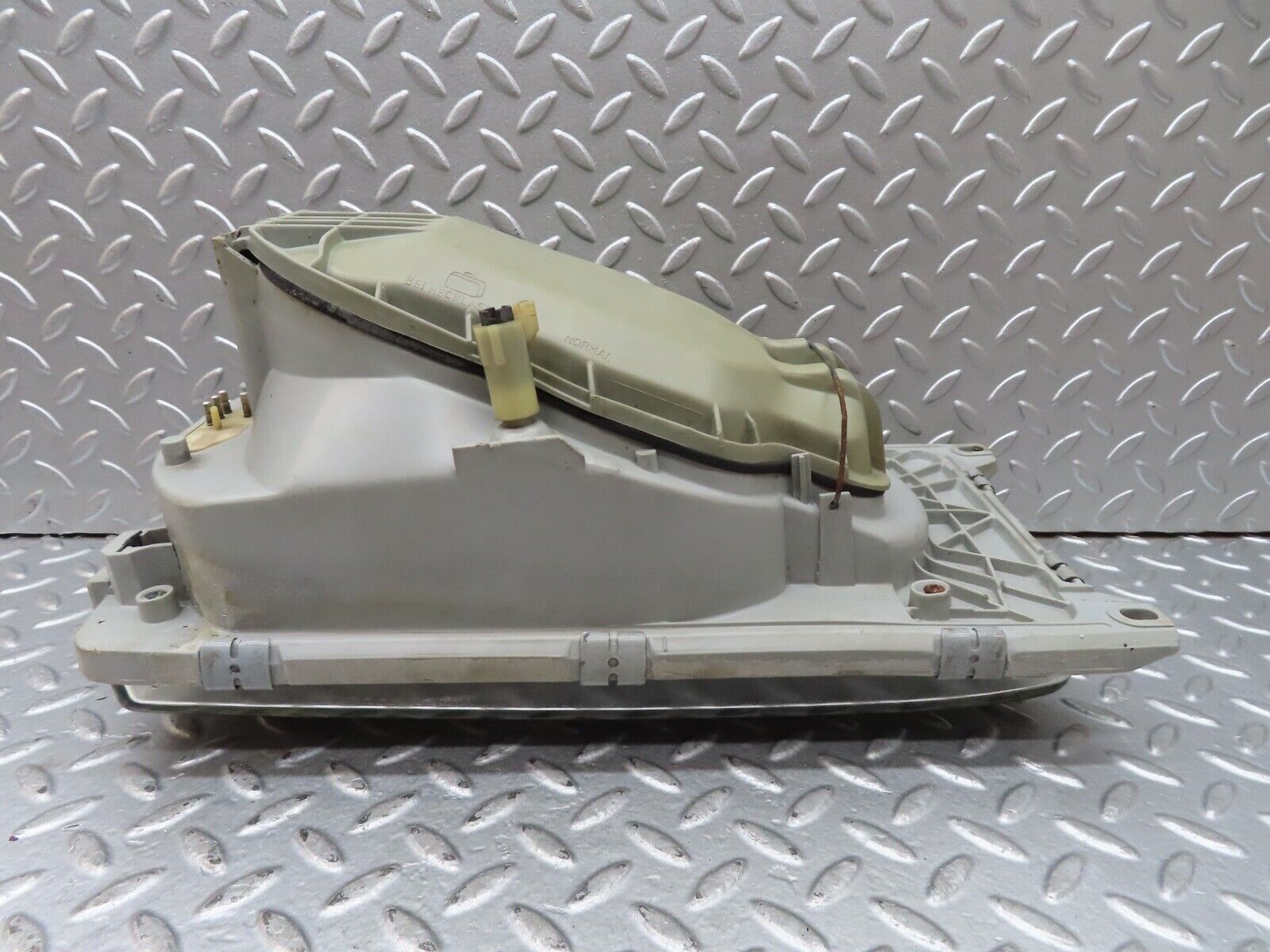 19097 Mercedes-Benz W123 300D Headlight Right Side Hella LHD