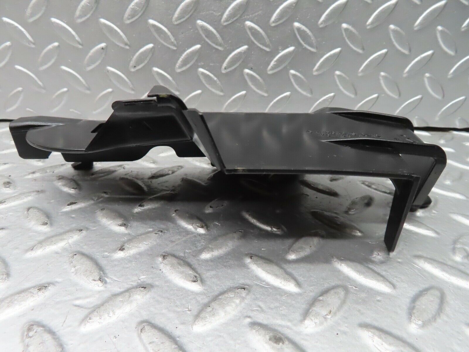 21626 Mercedes-Benz W126 300SE Front Right Door Lock Inner Cover 1267230408