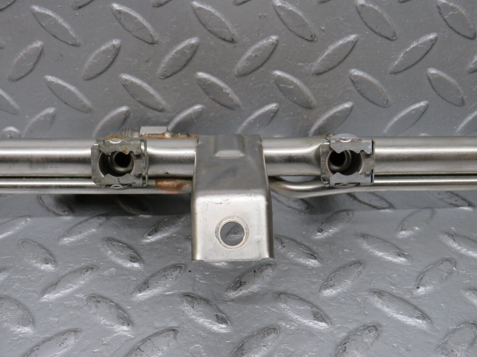 38566 Mercedes-Benz R129 280SL Coupe Fuel Injector Rail