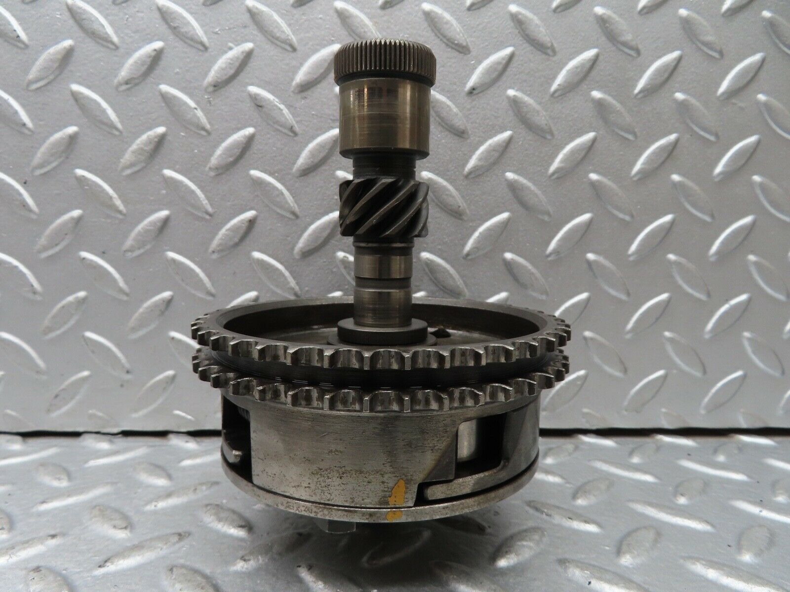 19107 Mercedes-Benz W123 300D Injection Pump Intermediate Timing Gear Shaft