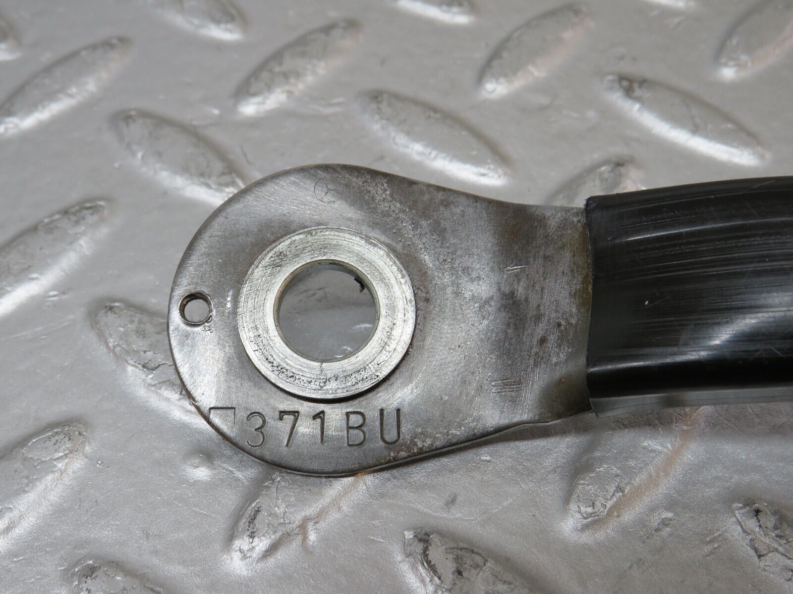 37972 Mercedes-Benz A124 320E Cabriolet Front Seat Belt Runner Pair