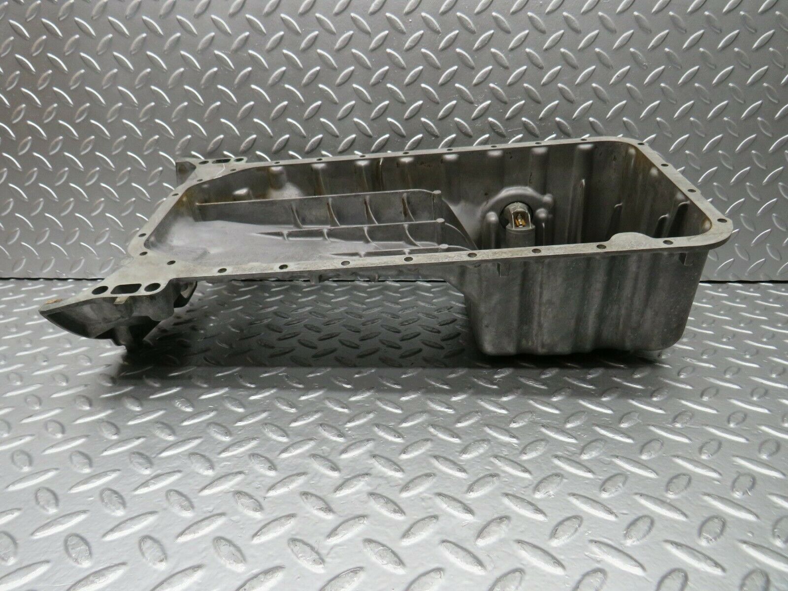 22536 Mercedes-Benz C124 E220 Coupe Oil Pan Oil Sump 1110140802