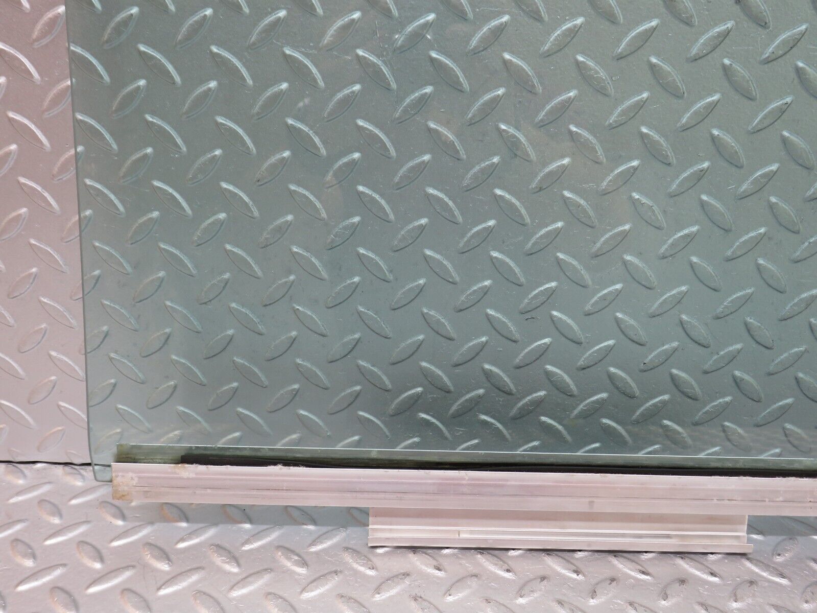 36039 Mercedes-Benz W126 420SE Rear Right Door Window Glass