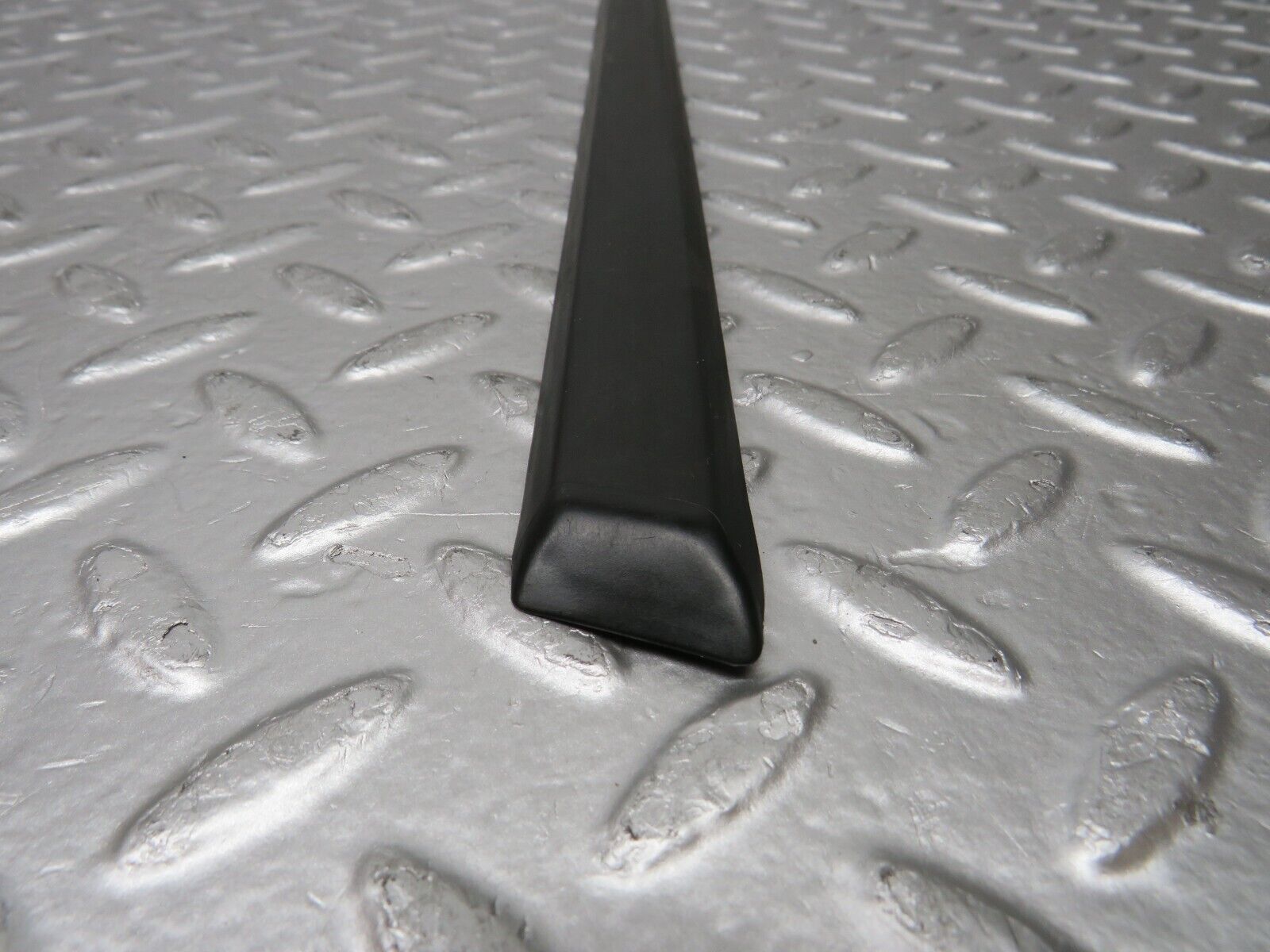 30785 Mercedes-Benz W201 190E 2.0L Rear Left Fender Wing Centre Moulding Trim