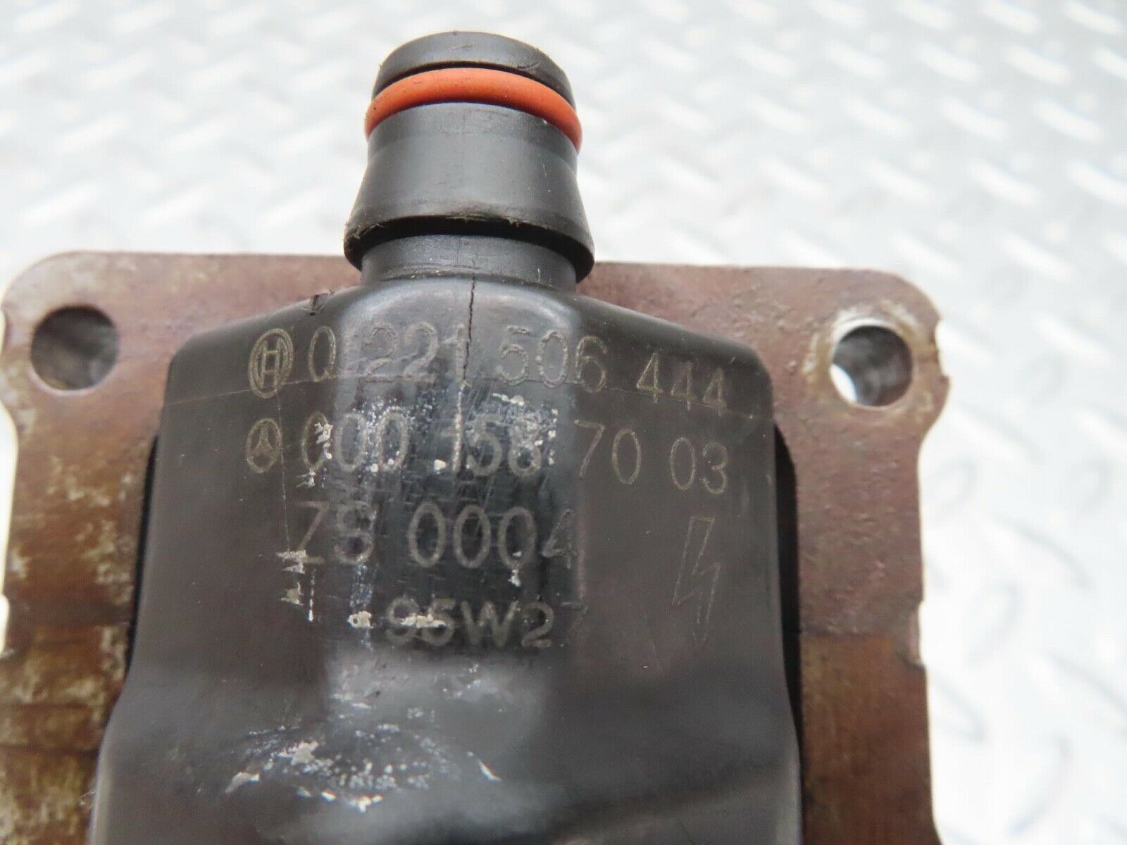 15052 Mercedes-Benz W140 S320 Ignition Coil Bosch 0001587003