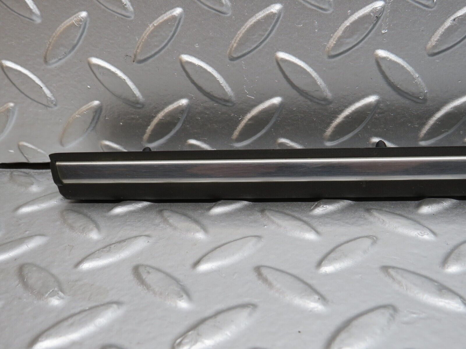 32110 Mercedes-Benz W123 230E Front Right Door Centre Moulding Trim