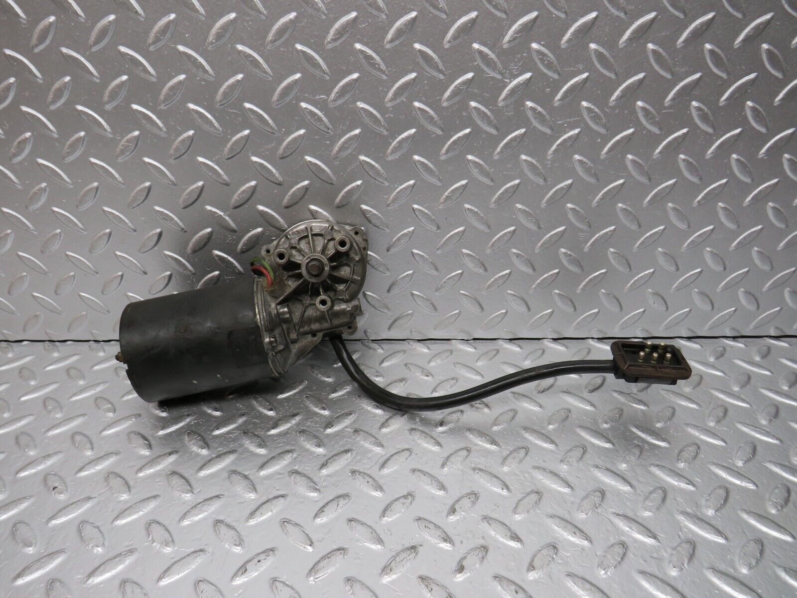 31077 Mercedes-Benz W123 200D Wiper Motor Bosch 0390341077