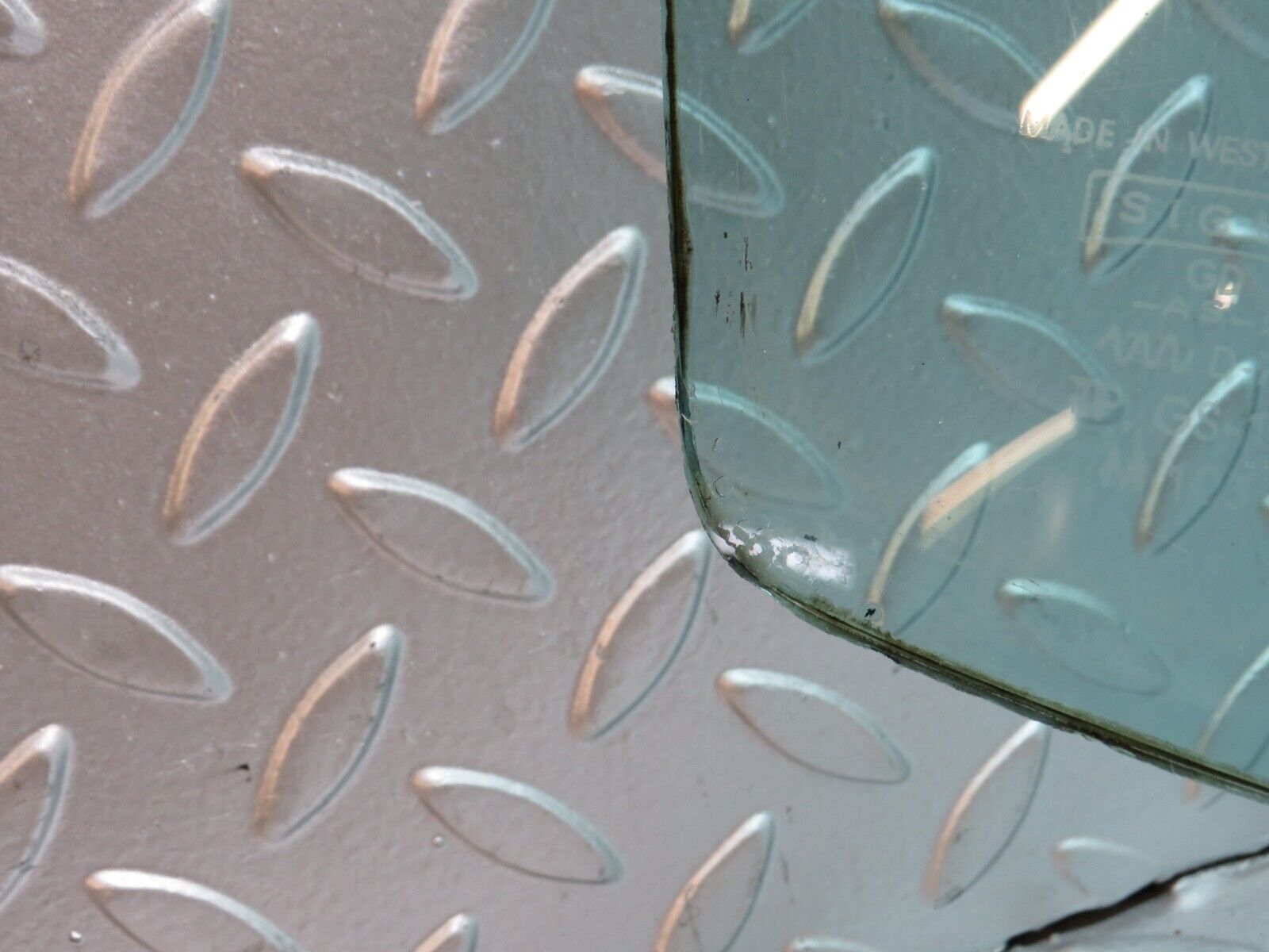 35796 Mercedes-Benz W108 Rear Heated Windscreen