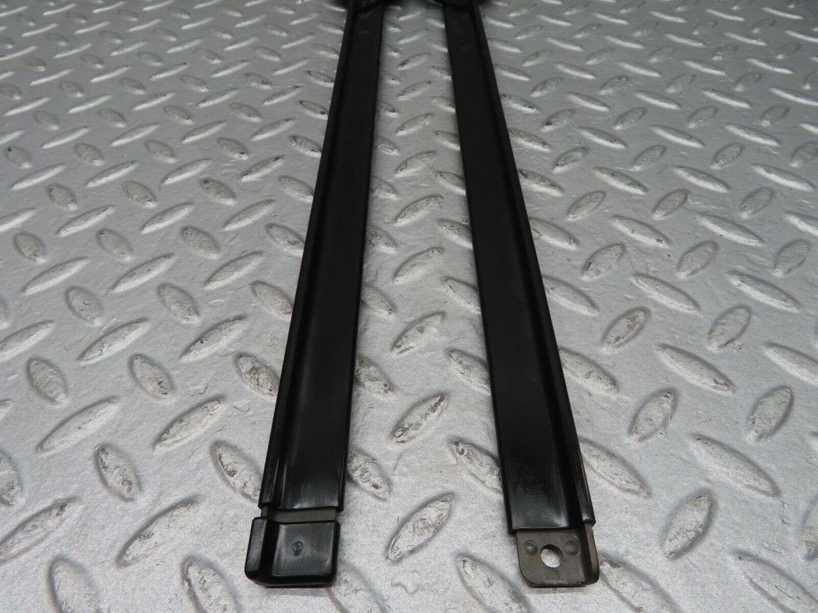 16234 Mercedes-Benz W124 260E Seat Belt Runner With Cover 1249193520