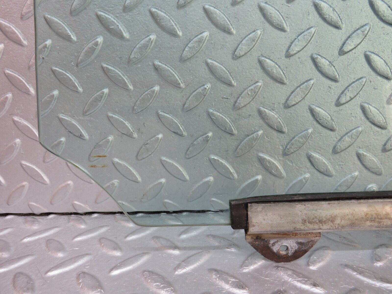 37512 Mercedes-Benz W109 300SEL Rear Right Door Window Glass