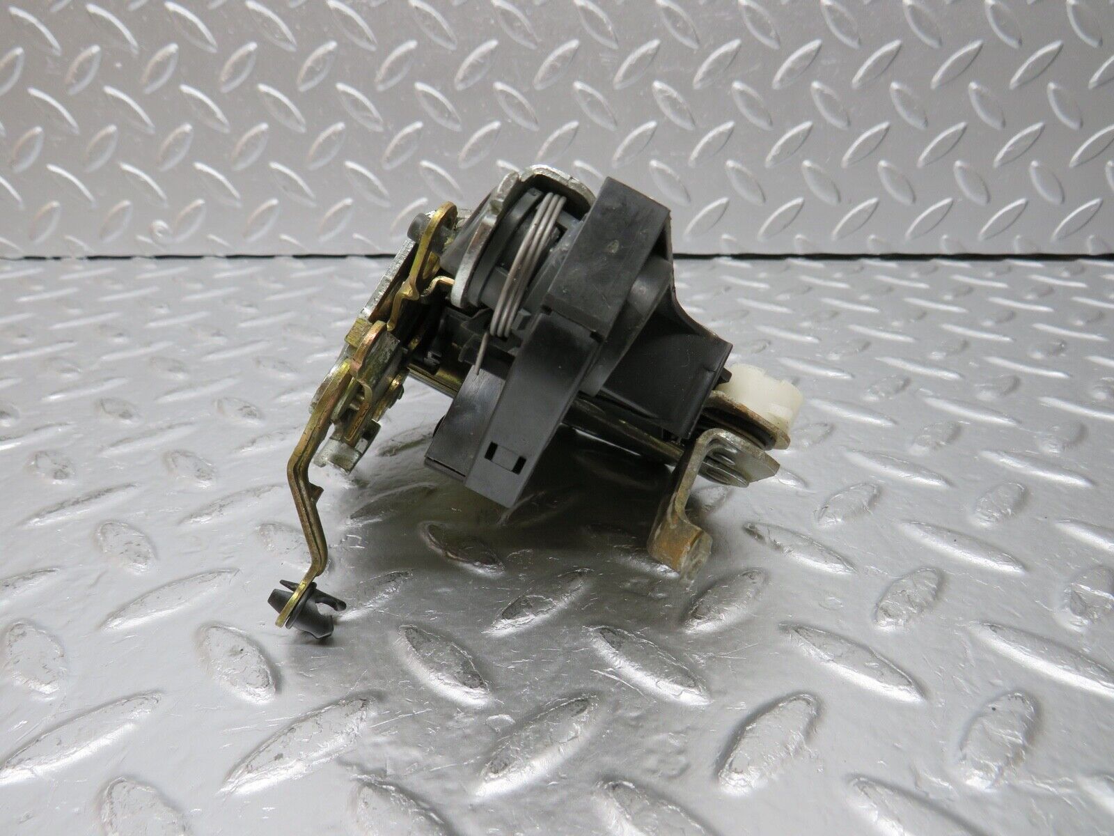 30485 Mercedes-Benz W124 230E Front Left Door Lock Mechanism