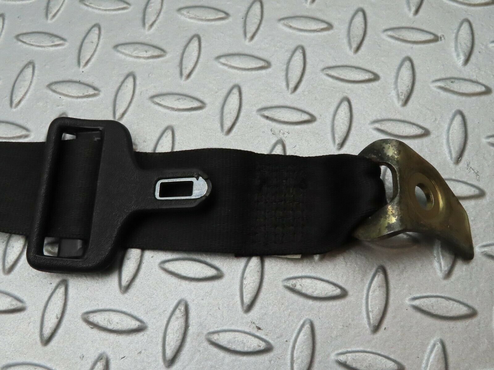 3903 Mercedes-Benz S123 200T Wagon Front Left Seat Belt 1238604186
