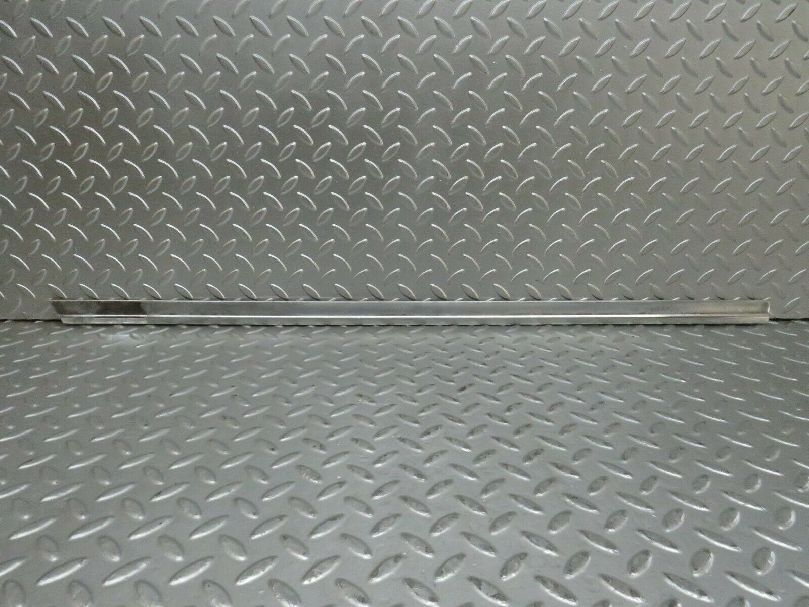 23739 Mercedes-Benz C107 450SLC Coupe Right Door Chrome Trim