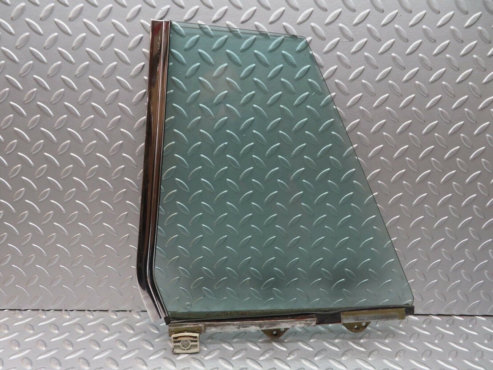 14121 Mercedes-Benz C107 280SLC Rear Right Quarter Window Glass