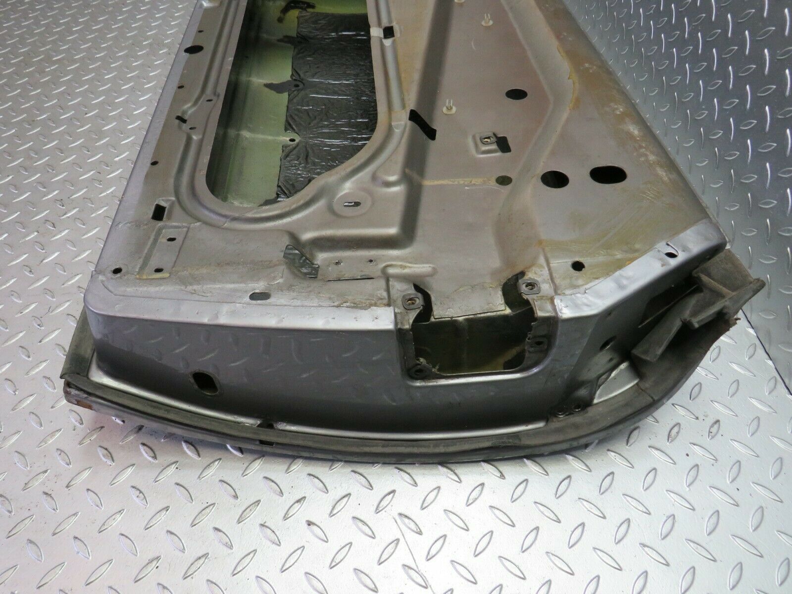 22669 Mercedes-Benz C107 450SLC Coupe Front Right Door