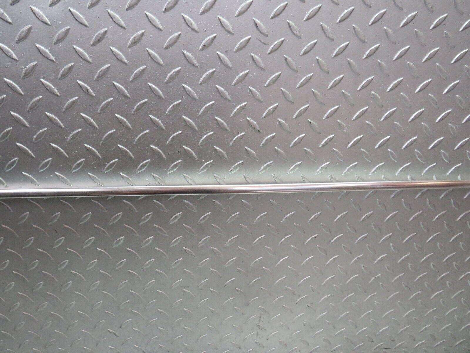 36324 Mercedes-Benz W126 420SE Roof Chrome Trim Right Side