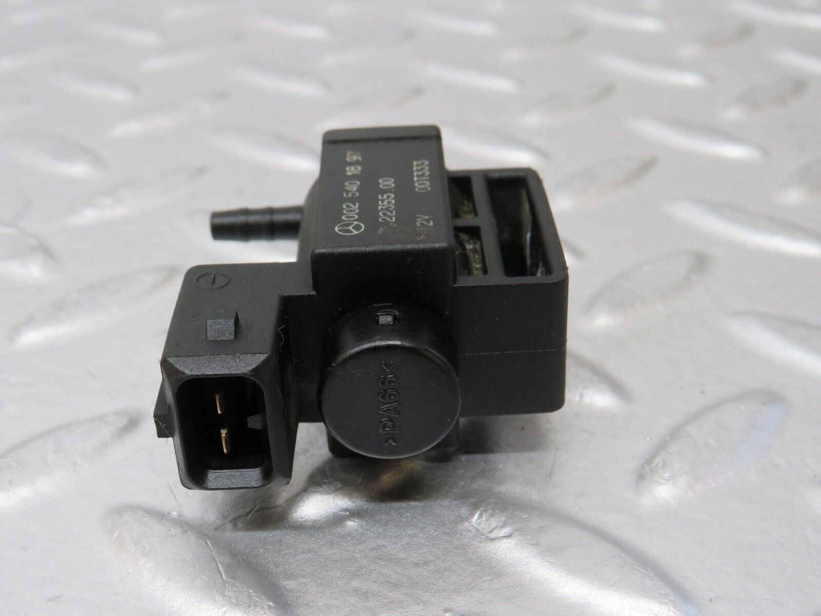 34960 Mercedes-Benz W210 320E Solenoid Vacuum Valve Pierburg 0025401897