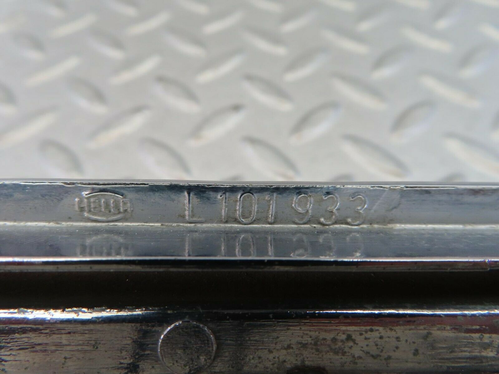 8128 Mercedes-Benz W115 Tail Light Chrome Frame Left