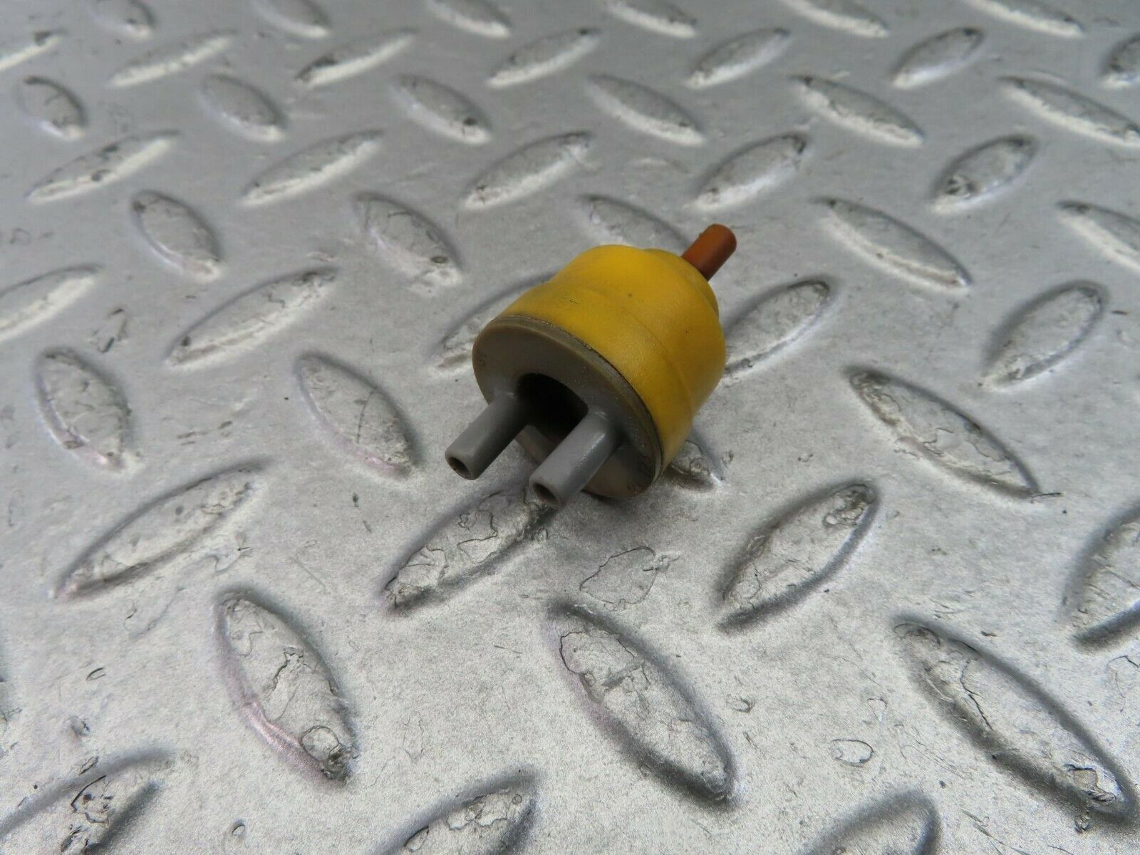 9738 Mercedes-Benz C123 280CE Coupe Vacuum Check Valve