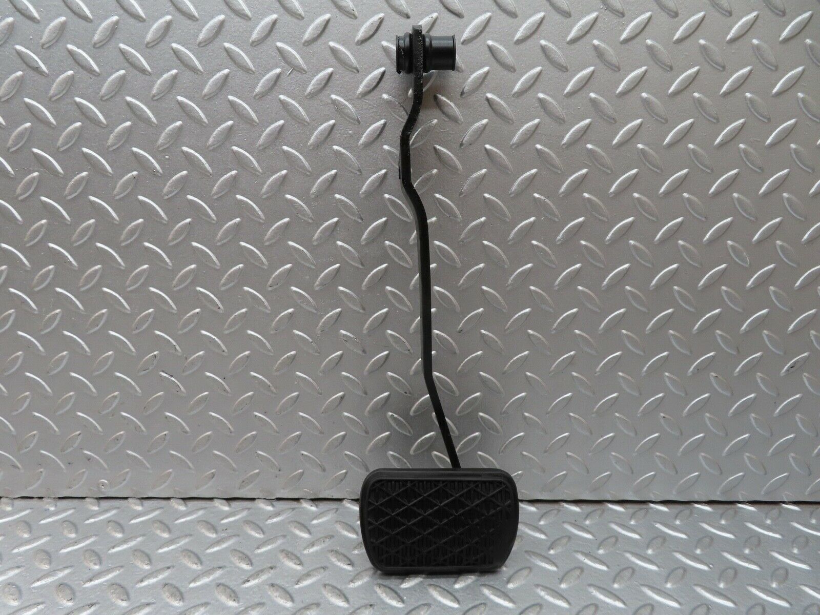 19099 Mercedes-Benz W123 300D Brake Pedal With Rubber