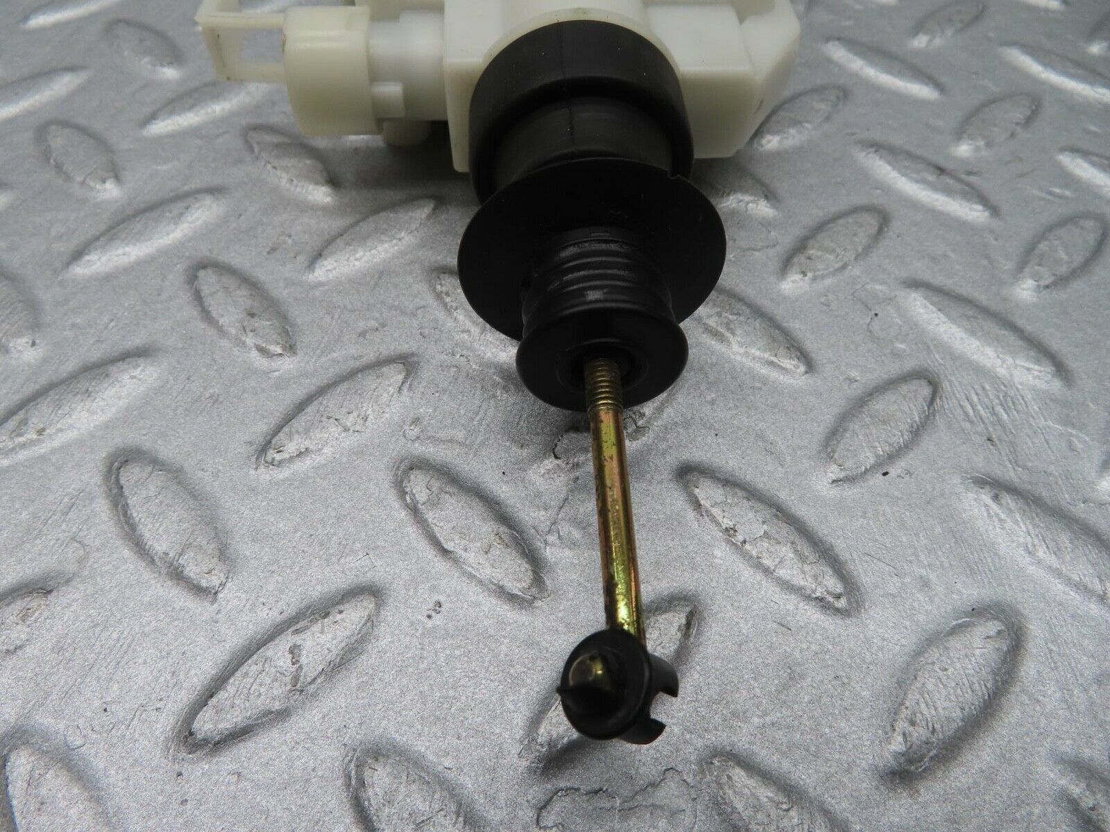 11993 Mercedes-Benz R129 300SL Coupe Door Lock Vacuum Actuator Right