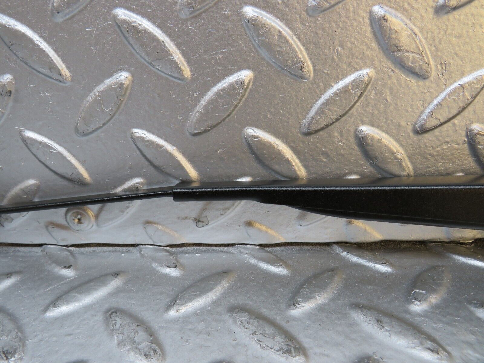 29920 Mercedes-Benz W123 230E Wiper Arm Bosch Left 3399990553