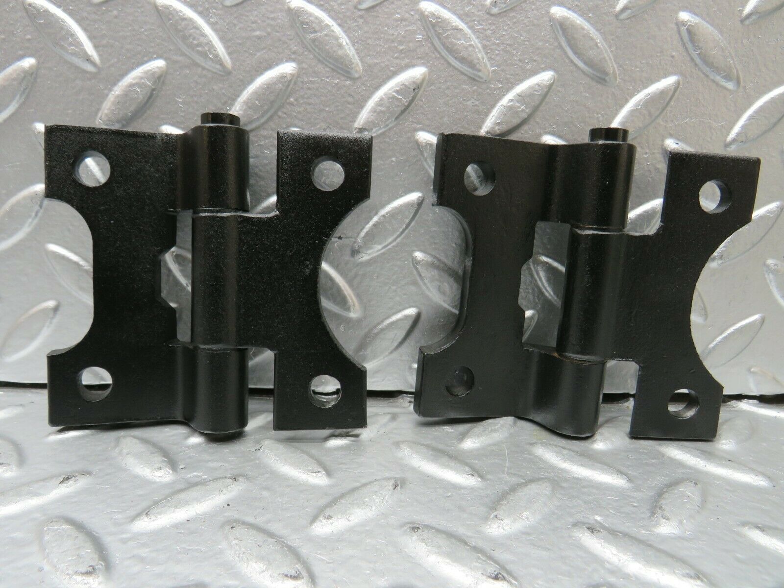 22864 Mercedes-Benz C107 450SLC Coupe Door Hinge Left Pair