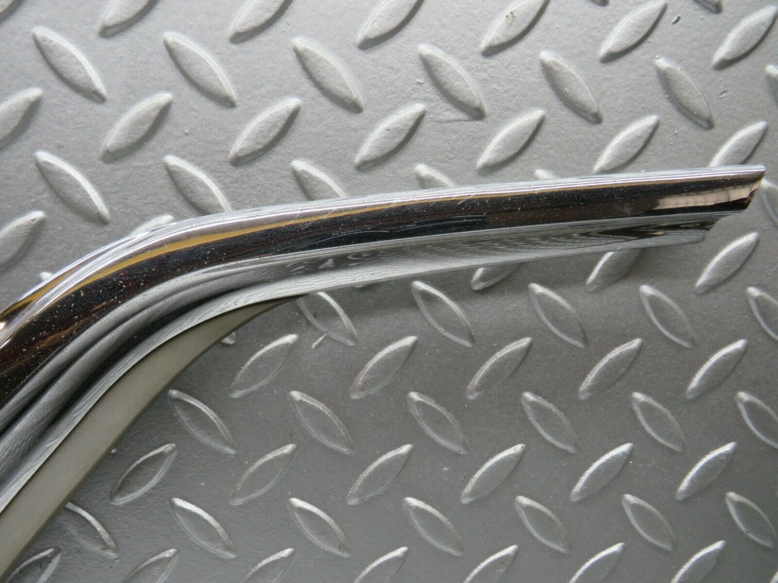 22732 Mercedes-Benz C107 450SLC Coupe Rear Window Trim Right 1076980289