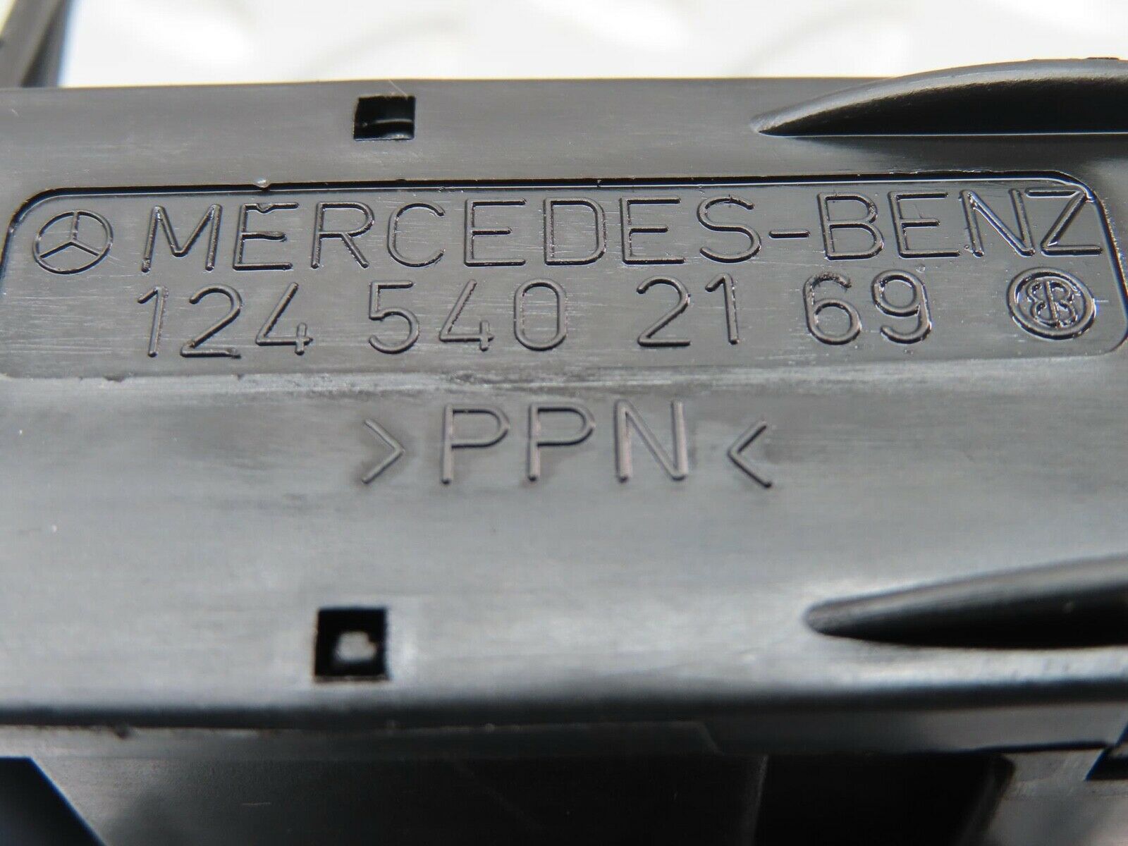 16381 Mercedes-Benz W124 260E Cable Wire Distributor Connector 1245402169