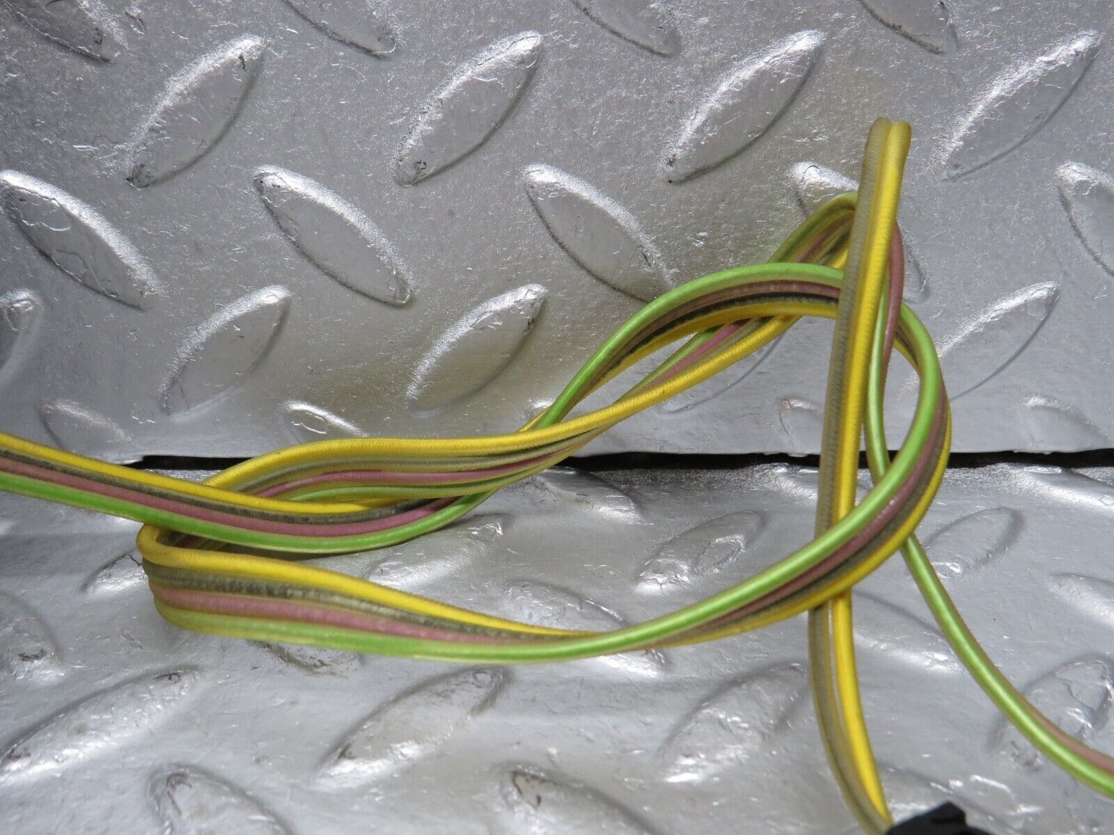 39475 Mercedes-Benz R129 320SL Coupe Steering Wheel Contact Plate 1704600049