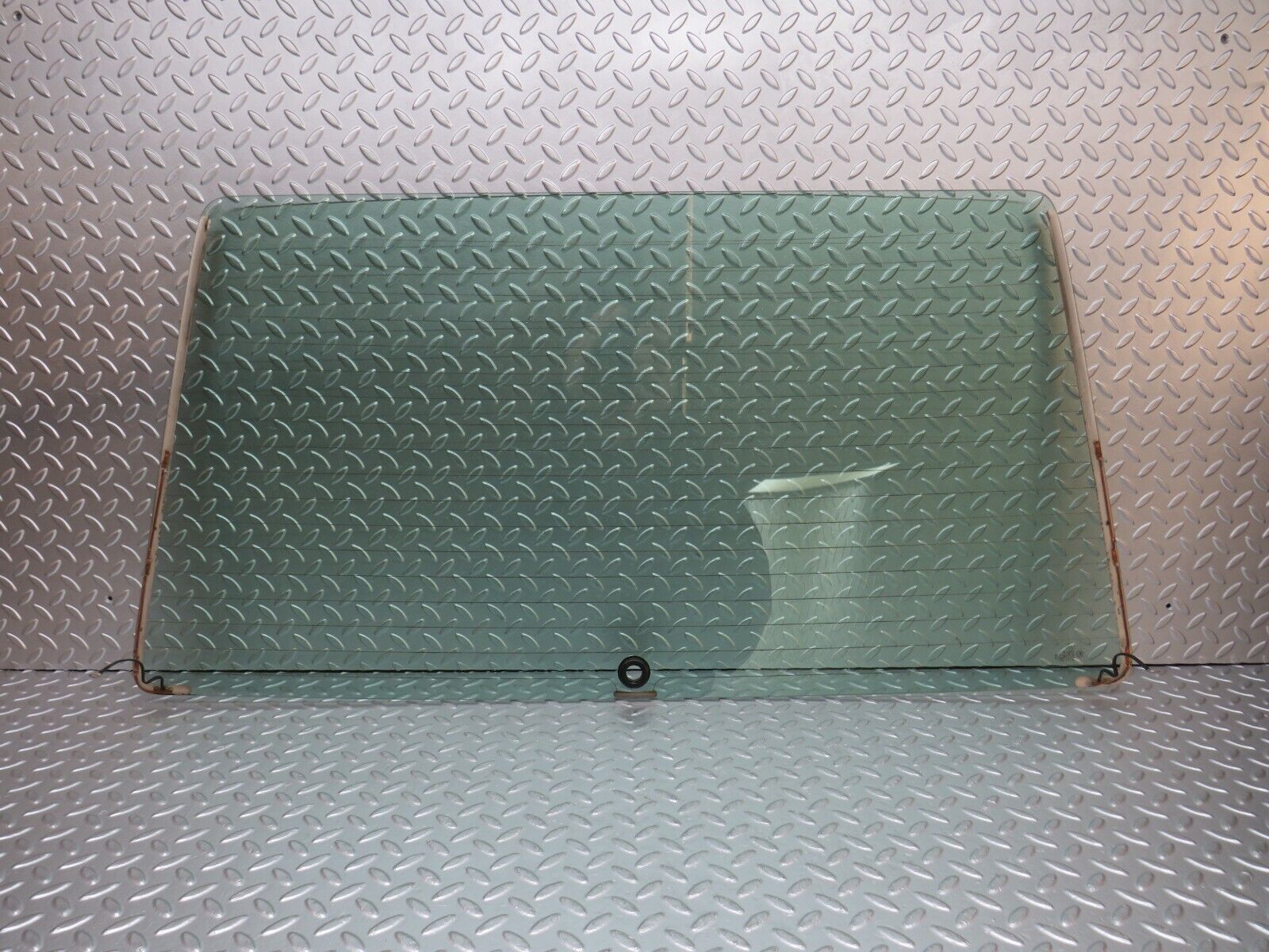 31424 Mercedes-Benz S124 220TE Wagon Tailgate Heated Windscreen