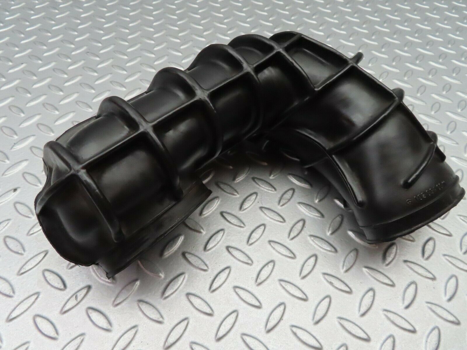 5662 Mercedes-Benz W123 200 Air Intake Pipe 1020940011