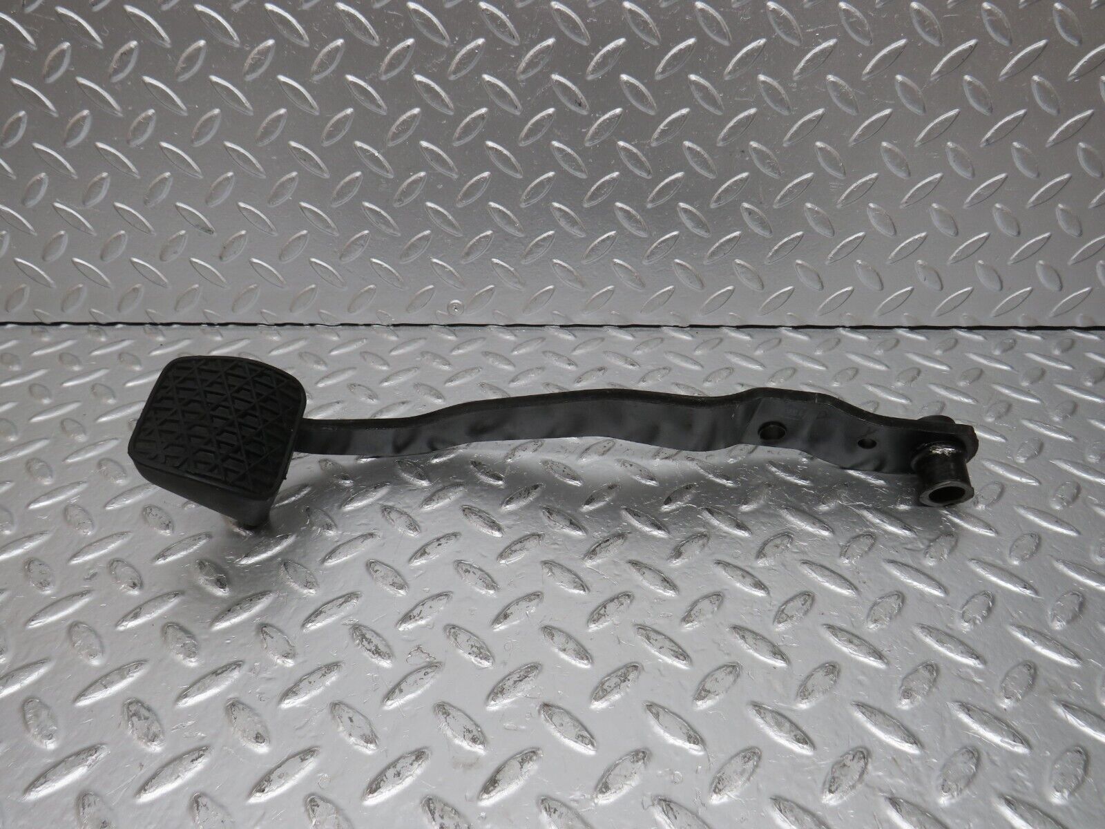 31146 Mercedes-Benz W123 200D Brake Pedal With Rubber