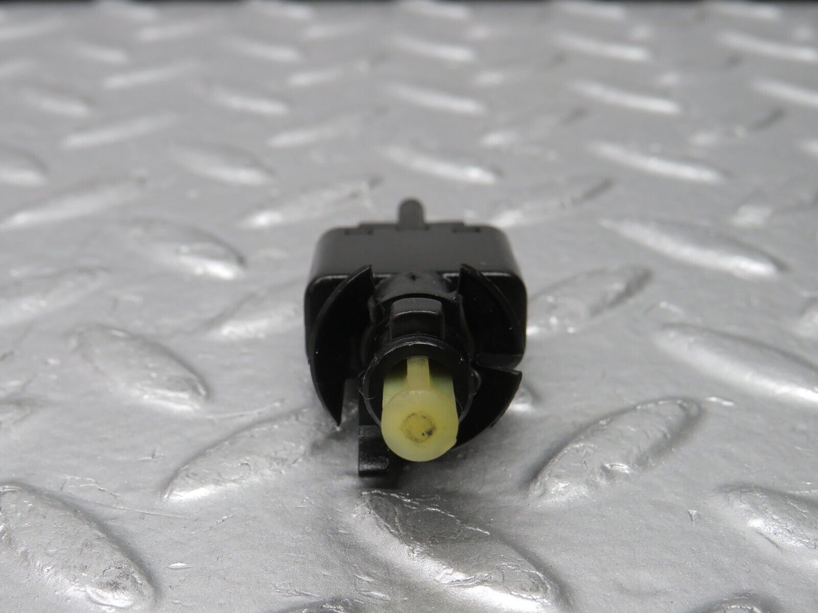 31325 Mercedes-Benz S124 220TE Wagon Brake Light Switch 0005457709