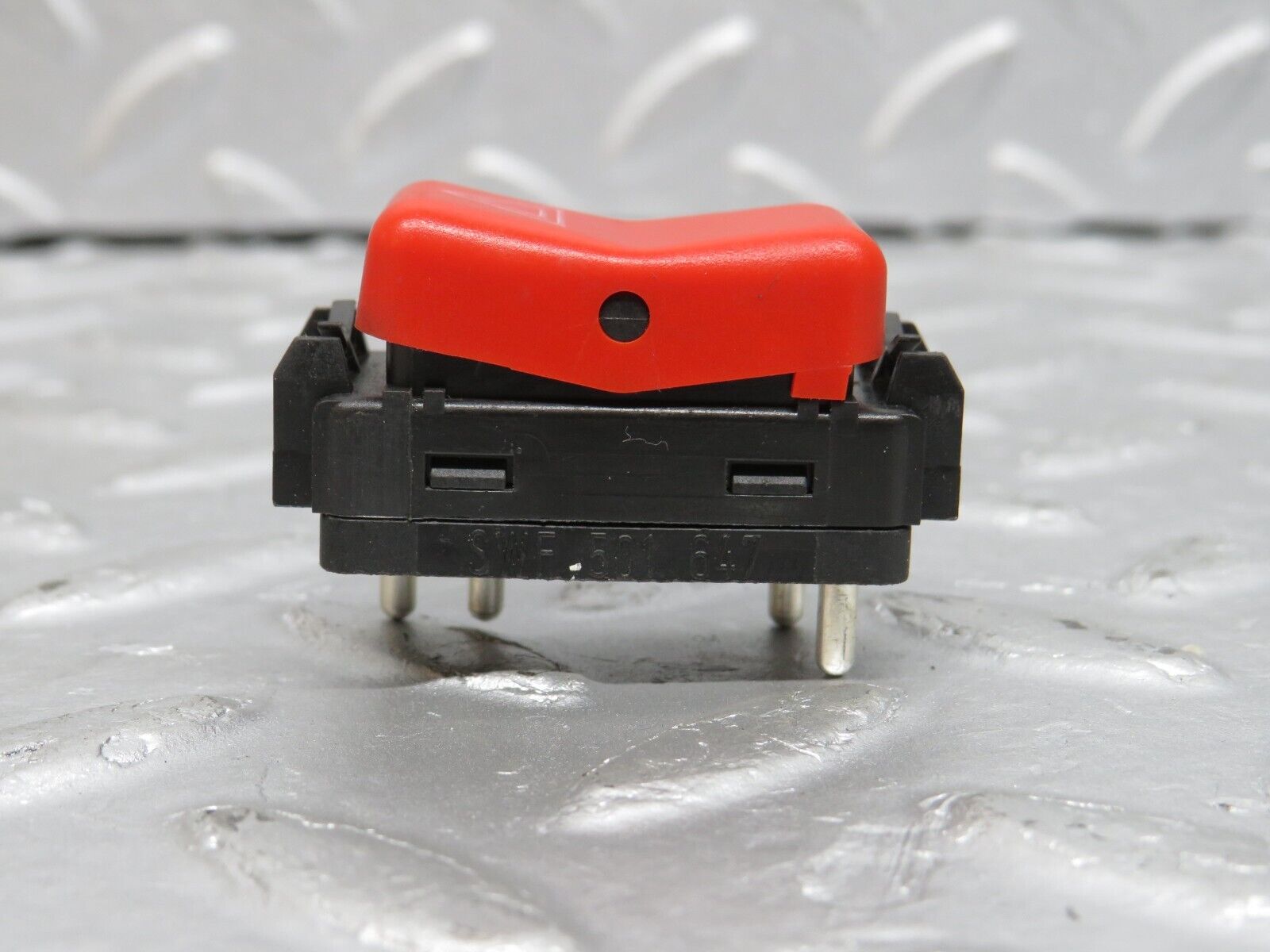 39636 Mercedes-Benz R129 320SL Coupe Hazard Warning Light Switch 1408216451