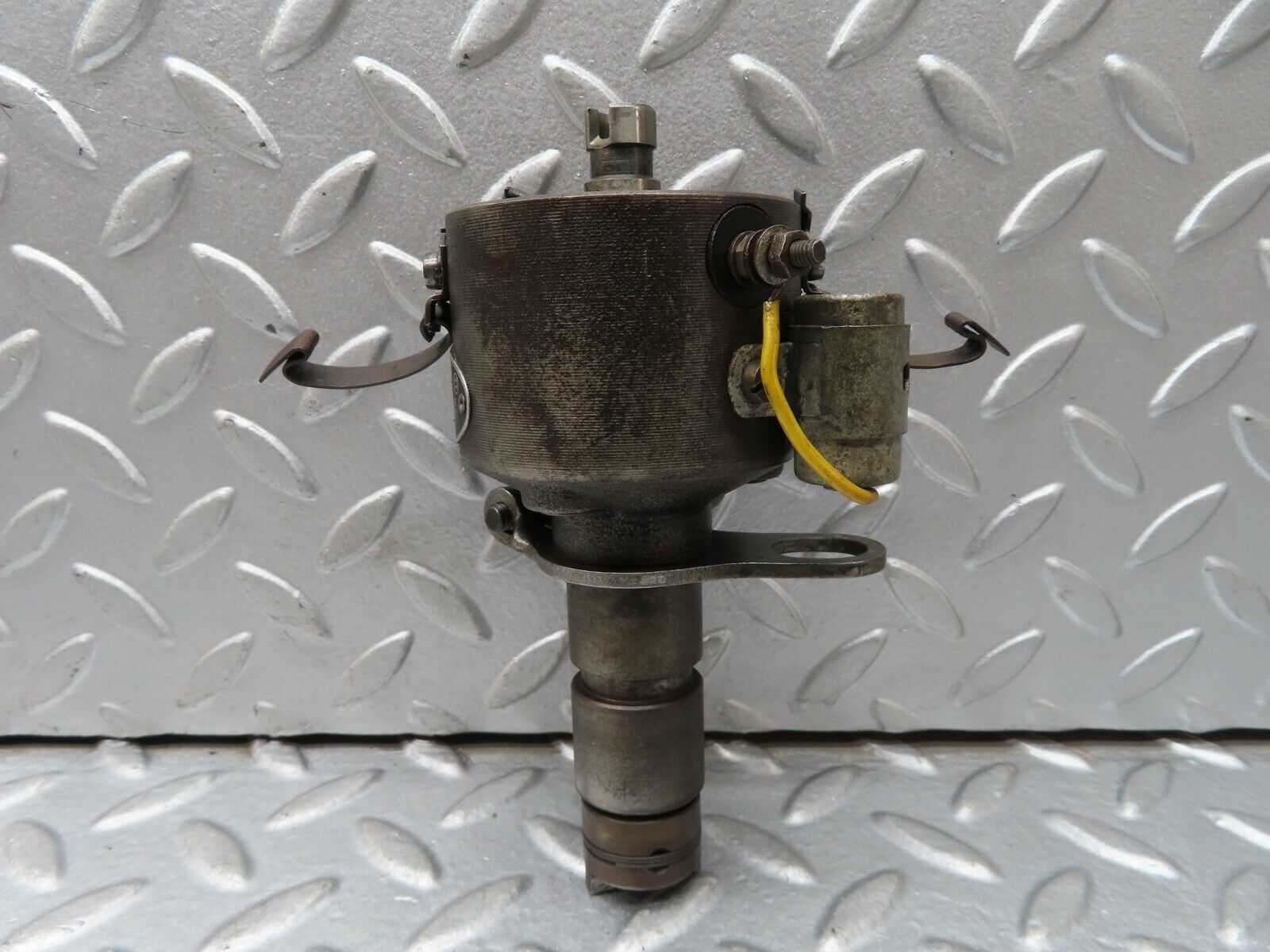 18742 Mercedes-Benz W120 W121 Ponton Ignition Distributor Bosch VJUR4BR27T