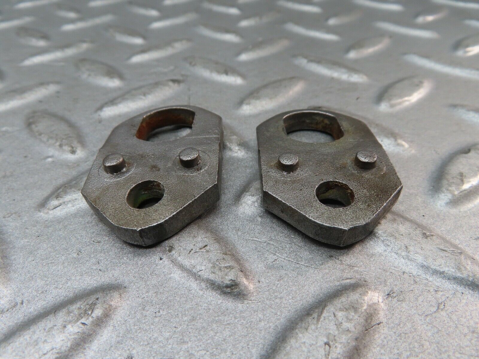 17733 Mercedes-Benz W116 450SEL Fuel Injector Bracket