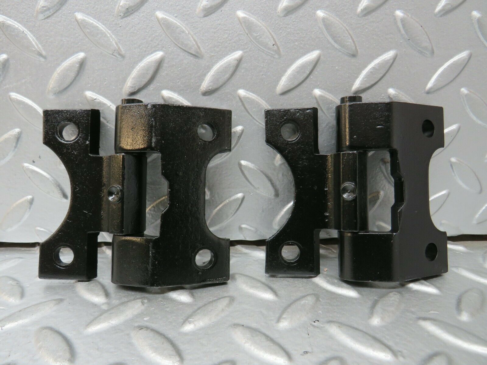 23890 Mercedes-Benz C107 450SLC Coupe Door Hinge Left Pair