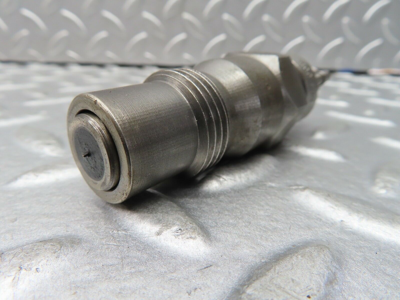 19256 Mercedes-Benz W123 300D Fuel Injector Bosch KCA30SD27/4