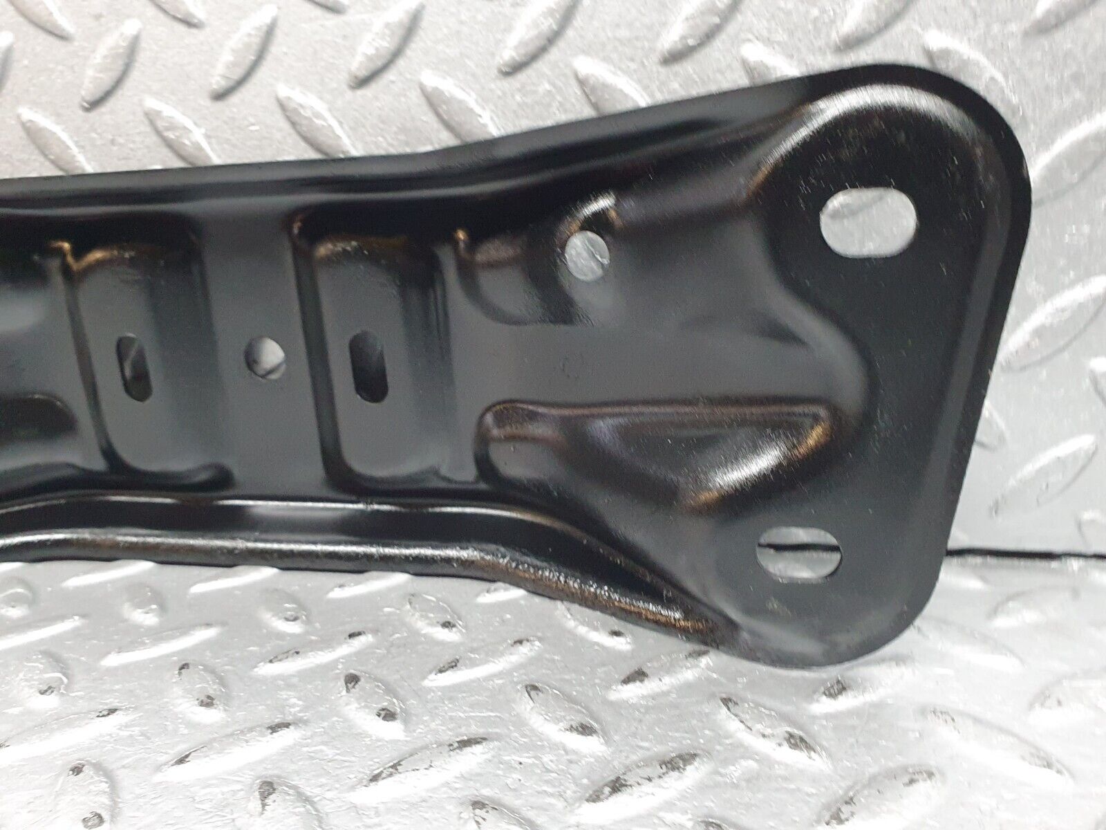 41148 Mercedes-Benz W126 300SE Gearbox Mount Bracket